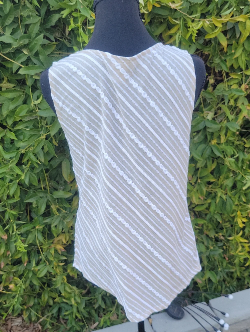 Chicos Sleeveless Tan And White Textured Stripe Shell Top 1